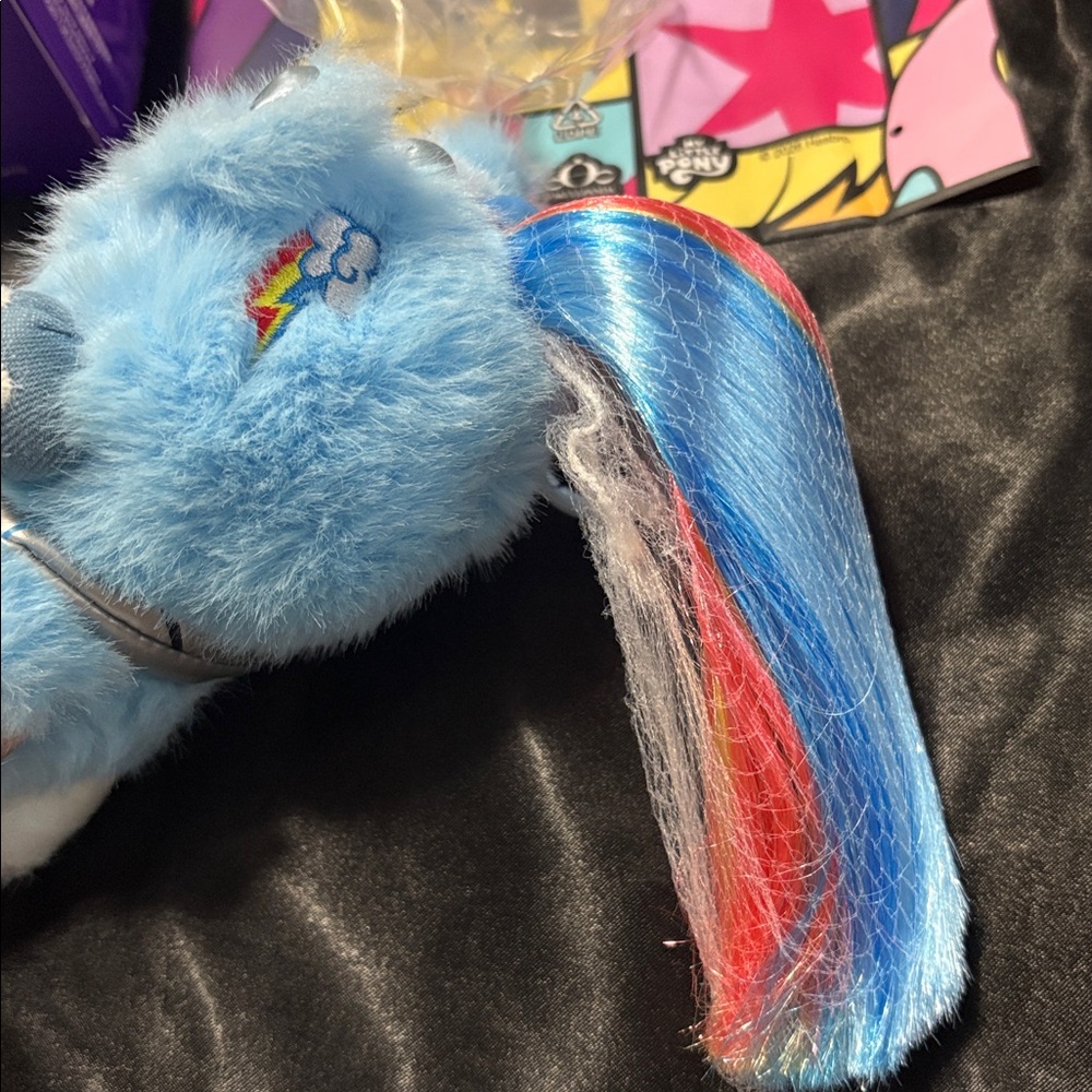POP MART My Little Pony Blue Rainbow Skullpanda Plush Pendant- Rainbow Dash - Picture 5 of 8